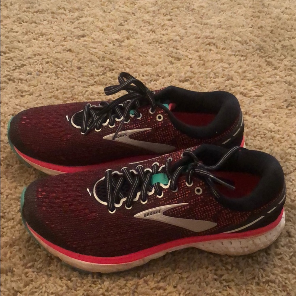 brooks running shoes